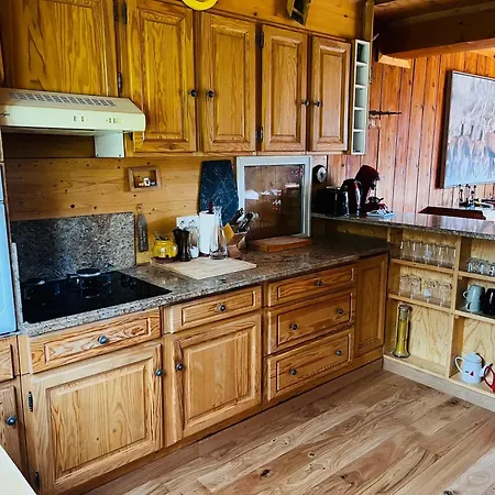 Chaleureux A Avec Vue Sur La Montagne