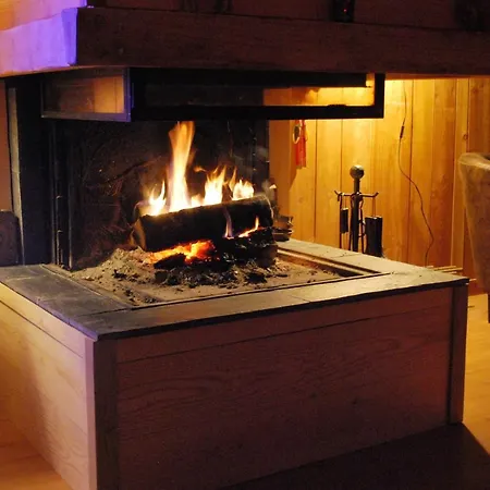 Chalet Chaleureux A Avec Vue Sur La Montagne
